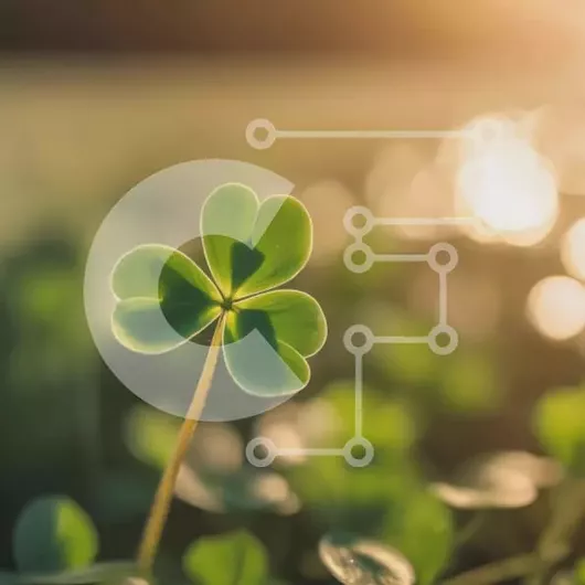 Intra Συλλεκτικό Ξύλινο Παζλ Plywood  4mm - Τετράφυλλο τριφύλλι σε πράσινα φύλλα Σε Ξύλινο Κουτί - Διαστάσεις: 10x10 cm – 25 κομμάτια