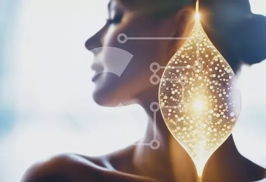 Intra Συλλεκτικό Ξύλινο Παζλ Plywood  4mm - Γυναίκα με λαμπερά φώτα που περιβάλλουν το κεφάλι της Σε Ξύλινο Κουτί - Διαστάσεις Puzzle: 10x10 cm – 25 κομμάτια