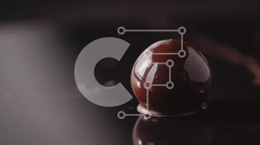 Intra Συλλεκτικό Ξύλινο Παζλ Plywood  4mm - Σοκολατένιο πασχαλινό αυγό σε μαύρη επιφάνεια Σε Ξύλινο Κουτί - Διαστάσεις: 10x10 cm – 25 κομμάτια