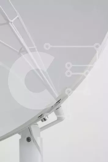 Intra Συλλεκτικό Ξύλινο Παζλ Plywood  4mm - Κοντινό πλάνο ενός λευκού δορυφορικού πιάτου Σε Ξύλινο Κουτί - Διαστάσεις Puzzle: 10x10 cm – 25 κομμάτια