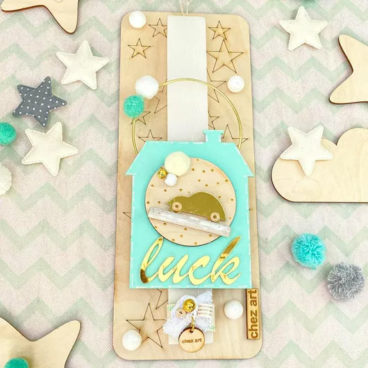 ΠΑΣΧΑΛΙΝΗ ΛΑΜΠΑΔΑ ΛΕΥΚΗ 30cm ΜΕ ΒΕΡΑΜΑΝ ΞΥΛΙΝΟ ΣΠΙΤΑΚΙ 11cm